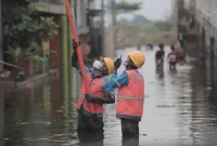 Tips Berkendara Aman Saat Hujan Lebat