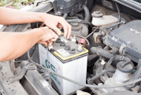 Apa Saja Tanda-Tanda Aki Mobil Mulai Soak